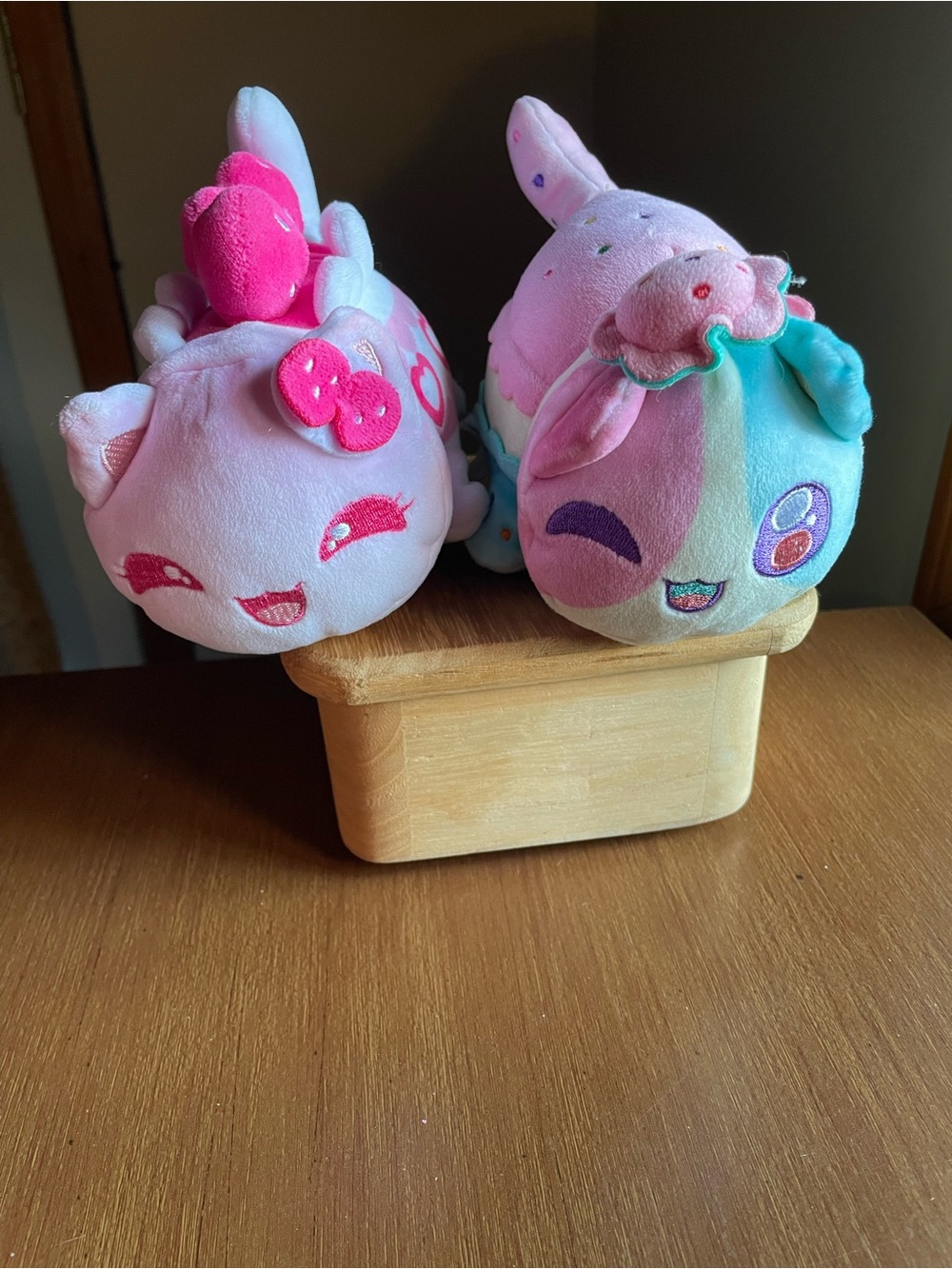 Lot of 2 Aphmau Meemeows Macaron and Strawberry Shortcake Cat Plush 6"